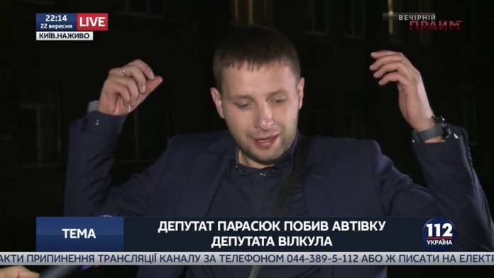 Парасюк побився з Вілкулом та розтрощив його авто (Відео) Парасюк побився з Вілкулом та розтрощив його авто (Відео)