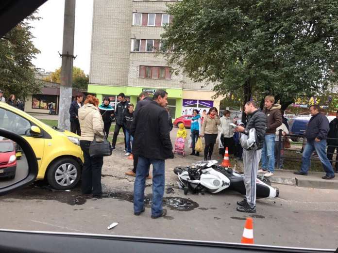 У Львові трапилася ще одна страшна ДТП. Серед учасників – мотоцикліст (Фото) У Львові трапилася ще одна страшна ДТП. Серед учасників – мотоцикліст (Фото)