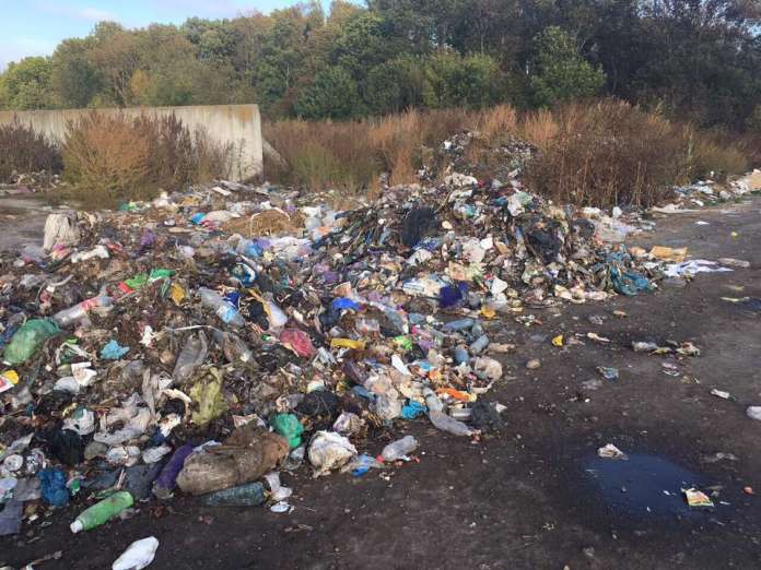 На Житомирщину незаконно звозять львівське сміття На Житомирщину незаконно звозять львівське сміття