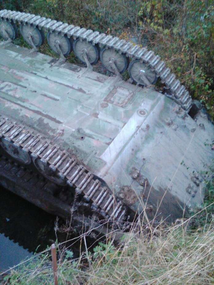 На Львівщині виявили перевернуту бойову техніку (фото) На Львівщині виявили перевернуту бойову техніку (фото)