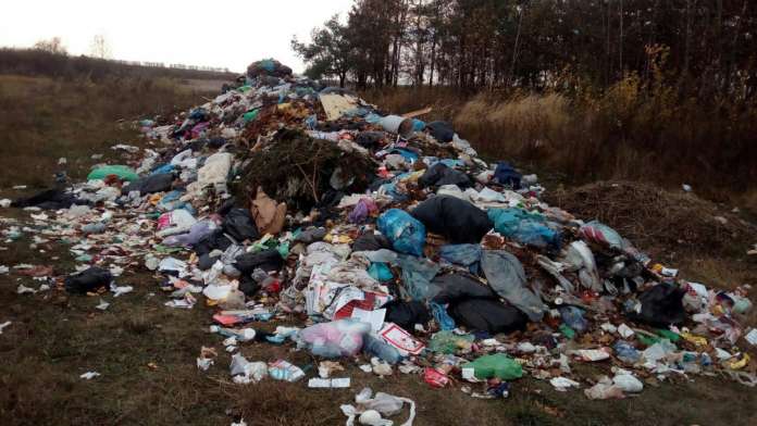 На Житомирщині знову виявили нелегально завезене сміття зі Львова На Житомирщині знову виявили нелегально завезене сміття зі Львова