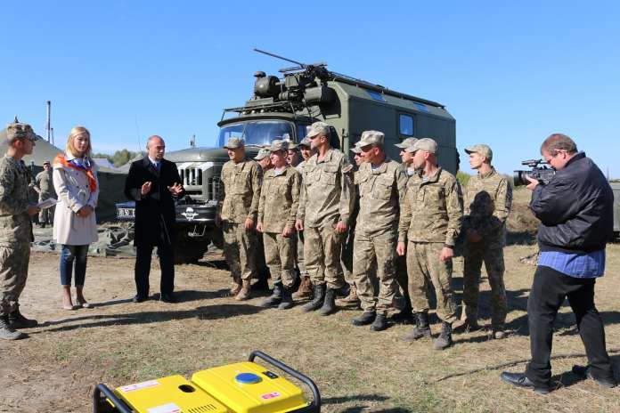 Львівські волонтери передали необхідний військовим 80-ї бригади генератор Львівські волонтери передали необхідний військовим 80-ї бригади генератор