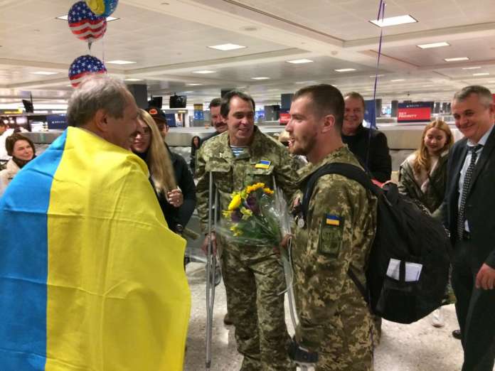 Ветерани АТО приїхали у США аби бігти Марафон морської піхоти (фото) Ветерани АТО приїхали у США аби бігти Марафон морської піхоти (фото)