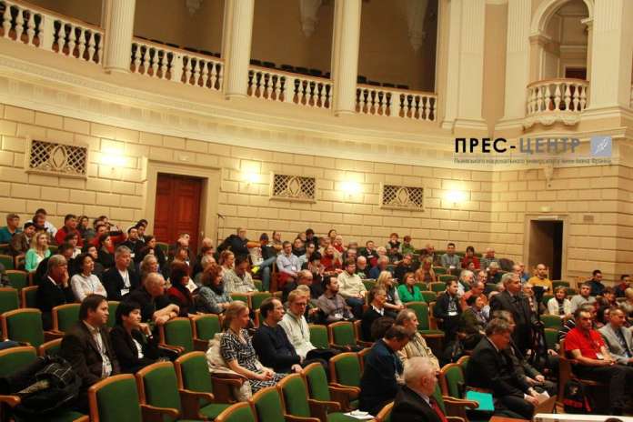 В Україні триває з’їзд представників міжнародного математичного конкурсу В Україні триває з’їзд представників міжнародного математичного конкурсу