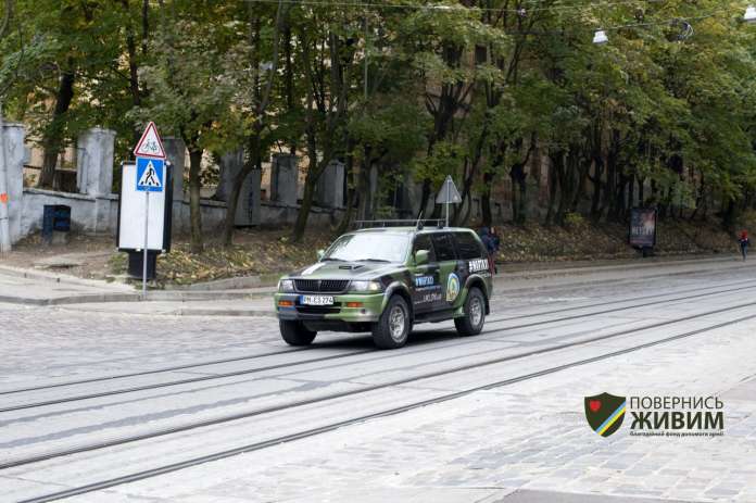 У Львові волонтери натаксували на новий джип для військових У Львові волонтери натаксували на новий джип для військових