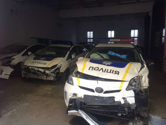 Автопарк понищених машин. Активісти оприлюднили фото чи не усіх розбитих поліцейських авто (Фото) Автопарк понищених машин. Активісти оприлюднили фото чи не усіх розбитих поліцейських авто (Фото)