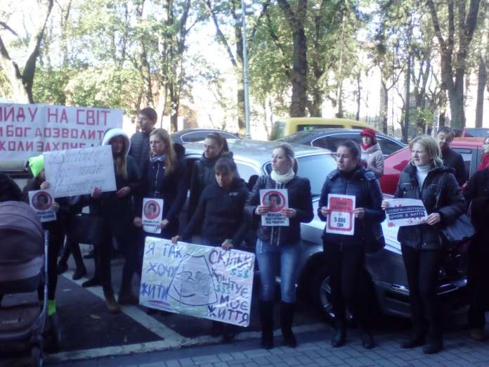 У Львові вшанували пам’ять загиблої дитини у пологовому (Фото) У Львові вшанували пам’ять загиблої дитини у пологовому (Фото)