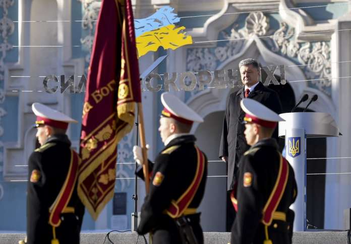 Мінський процес гальмується через російський маскарад, – Порошенко Мінський процес гальмується через російський маскарад, – Порошенко