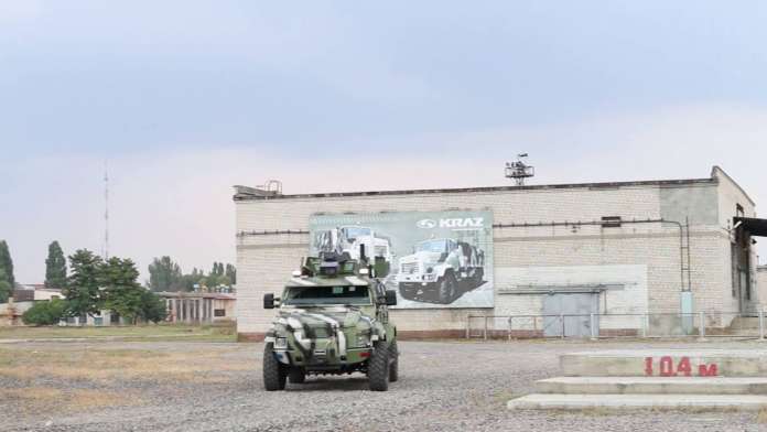 Першим в Україні безпілотним КрАЗ можна керувати з планшета (Відео) Першим в Україні безпілотним КрАЗ можна керувати з планшета (Відео)