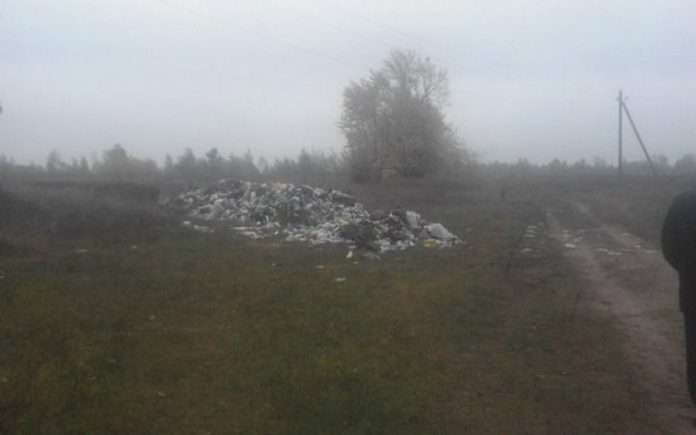 Сміття з львівської мерії повезли викидати аж до Житомира Сміття з львівської мерії повезли викидати аж до Житомира