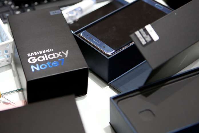 Samsung викупив сторінки трьох найбільших газет США для вибачень за Note 7 Samsung викупив сторінки трьох найбільших газет США для вибачень за Note 7