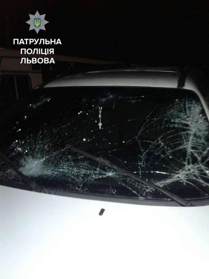 У Львові водій іномарки збив на «зебрі» дівчину і втік з місця пригоди У Львові водій іномарки збив на «зебрі» дівчину і втік з місця пригоди