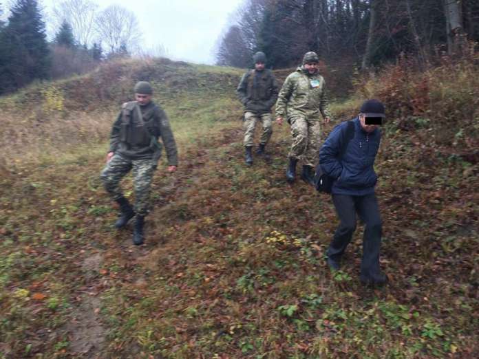 На Львівщині наполегливий контрабандист двічі за день намагався дістатися до Польщі На Львівщині наполегливий контрабандист двічі за день намагався дістатися до Польщі