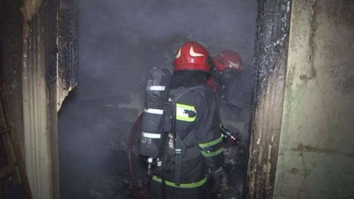 У Львові 25 рятувальників гасили пожежу у житловому будинку (Фото) У Львові 25 рятувальників гасили пожежу у житловому будинку (Фото)
