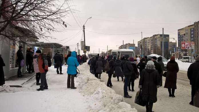 Перевізники ігнорують пасажирів: понад половина автобусів не вийшла на маршрути Перевізники ігнорують пасажирів: понад половина автобусів не вийшла на маршрути