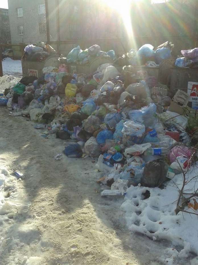 Сніг зійшов – сміття лишилось (фото) Сніг зійшов – сміття лишилось (фото)