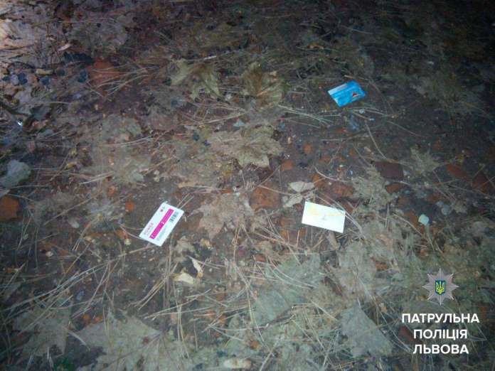 У Львові затримали кишенькових злодіїв (Фото) У Львові затримали кишенькових злодіїв (Фото)