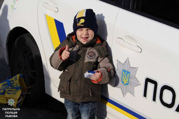 Патрульні вчили львівських школярів, як поводити себе на дорозі Патрульні вчили львівських школярів, як поводити себе на дорозі