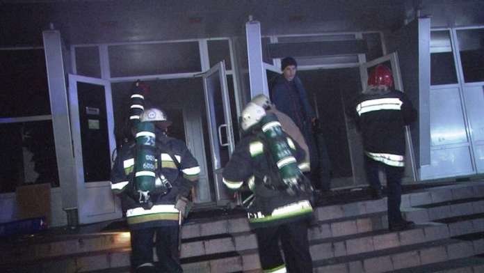 Рятувальники показали, як гасили пожежу у львівському клубі (Відео) Рятувальники показали, як гасили пожежу у львівському клубі (Відео)