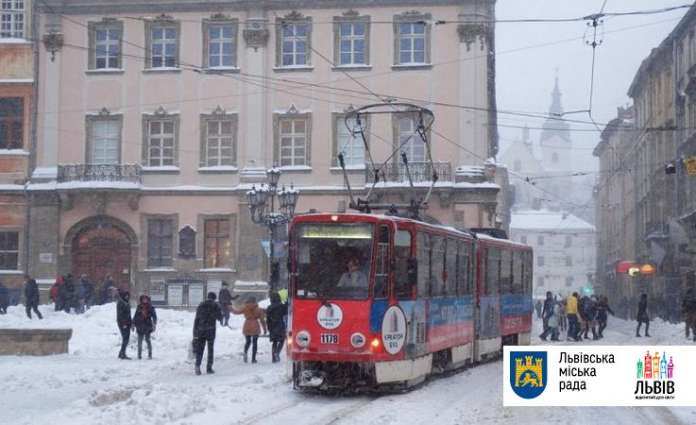 Зранку на маршрути виїхало 568 автобусів Зранку на маршрути виїхало 568 автобусів