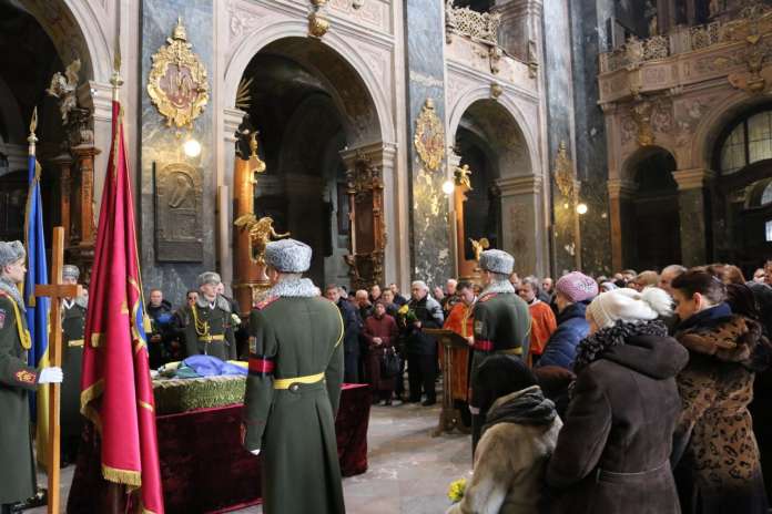 У Львові попрощалися з героєм АТО Всеволодом Ратушним (Фото) У Львові попрощалися з героєм АТО Всеволодом Ратушним (Фото)