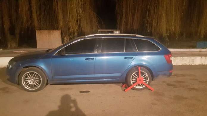 Прикордонники затримали автомобіль, викрадений у Чехії Прикордонники затримали автомобіль, викрадений у Чехії