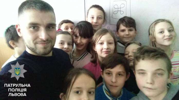 Патрульні провели уроки для учнів львівських шкіл Патрульні провели уроки для учнів львівських шкіл