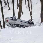 Перевернуте авто на Пасічні витягують за допомогою евакуатора (фото) - 4
