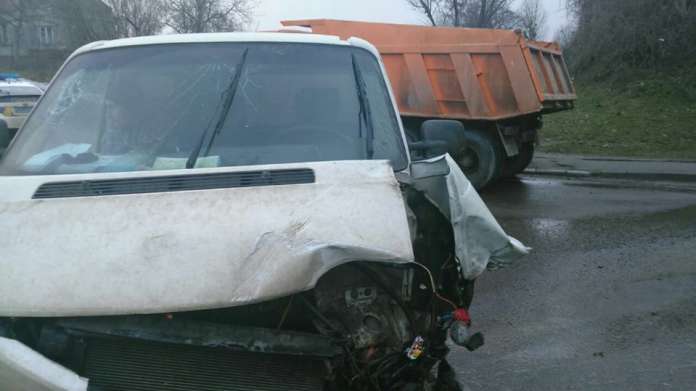 У Львові сталася аварія за участю вантажівки (фото) У Львові сталася аварія за участю вантажівки (фото)