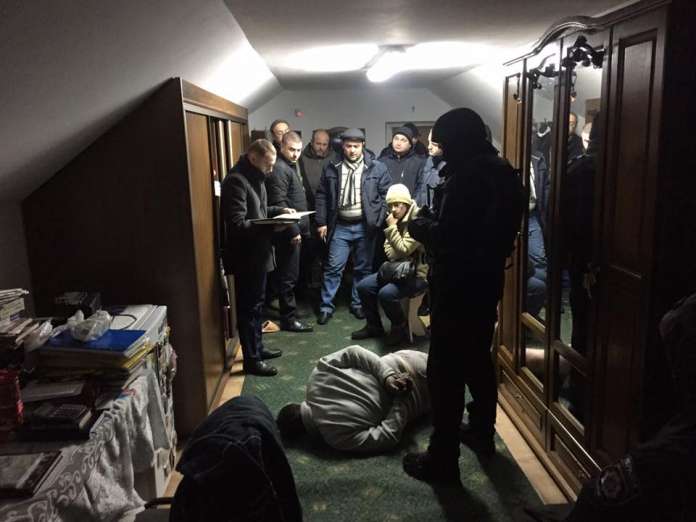 Наркотики і коштовності: на Жовківщині затримали наркоторговця Наркотики і коштовності: на Жовківщині затримали наркоторговця