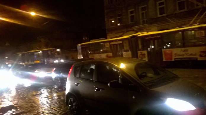 У Львові в автомобіля на ходу відпало колесо (фото) У Львові в автомобіля на ходу відпало колесо (фото)