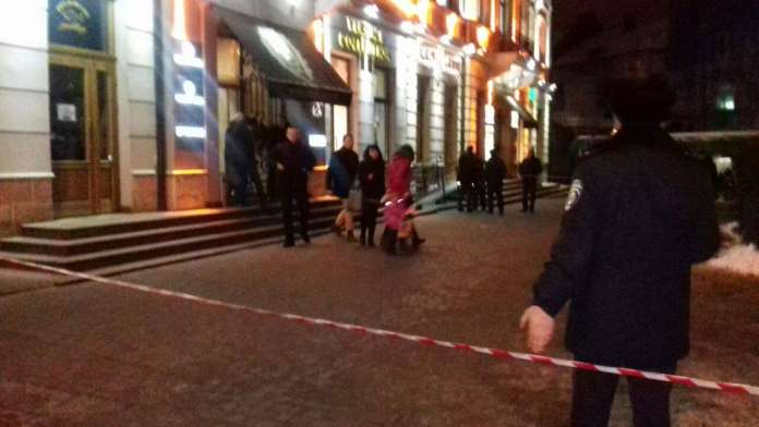 У Львові четвертий день поспіль повідомили про «замінування» ТЦ «Роксолана» У Львові четвертий день поспіль повідомили про «замінування» ТЦ «Роксолана»