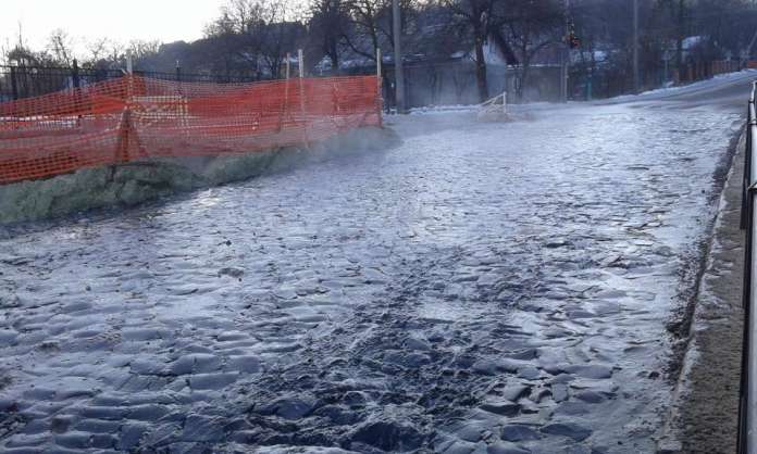 Нещаслива вулиця: на Богданівській прорвало трубу з гарячою водою (Фото) Нещаслива вулиця: на Богданівській прорвало трубу з гарячою водою (Фото)
