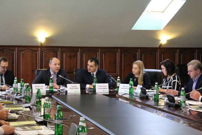 Ганущин з Парубієм обговорили розвиток гірських районів України (Фото) Ганущин з Парубієм обговорили розвиток гірських районів України (Фото)