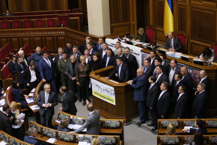 Депутати вимагають розібратися із скандальними заявами Онищенка про Яценюка Депутати вимагають розібратися із скандальними заявами Онищенка про Яценюка