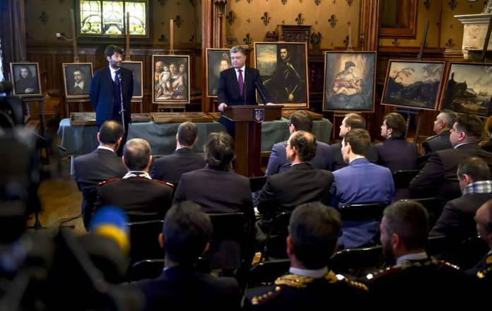 Порошенко передав Італії картини, затримані на українському кордоні Порошенко передав Італії картини, затримані на українському кордоні