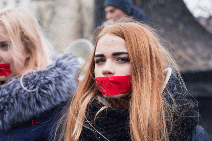 У Львові флешмобом згадали «в’язнів сумління» (фото) У Львові флешмобом згадали «в’язнів сумління» (фото)