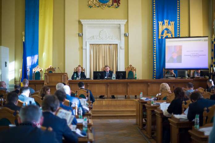 Садовий жаліється, бо через блокаду сміття хочуть вплинути на «Самопоміч» в парламенті Садовий жаліється, бо через блокаду сміття хочуть вплинути на «Самопоміч» в парламенті