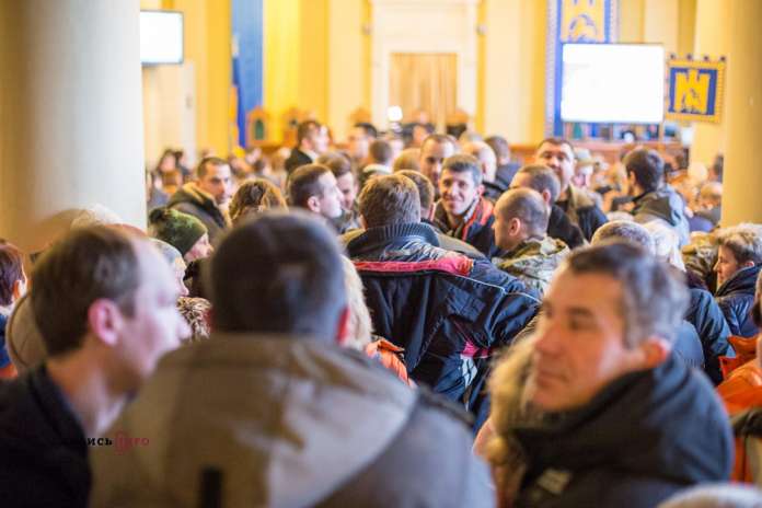 Як двірники і мешканці Рясного та Білогорщі навідались до Садового (фоторепортаж) Як двірники і мешканці Рясного та Білогорщі навідались до Садового (фоторепортаж)