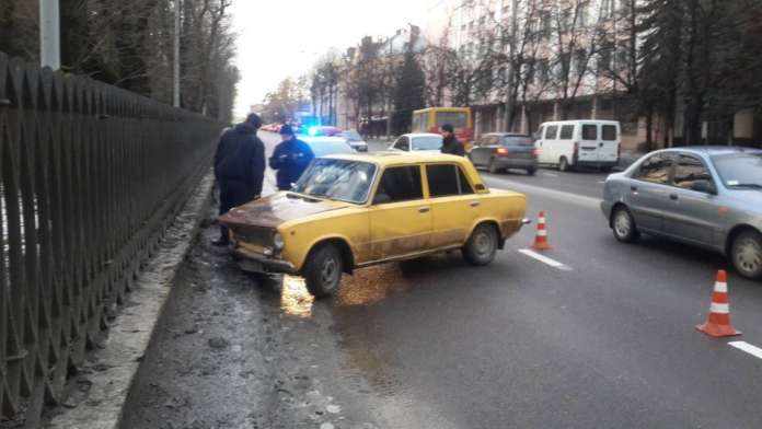 У Львові п’яний водій тікав від патрульних (Фото) У Львові п’яний водій тікав від патрульних (Фото)