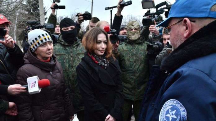 «ДНР» передала Україні двох заручниць «ДНР» передала Україні двох заручниць