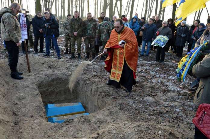 На українському кладовищі у Польщі перепоховали останки жертв комунізму (фото) На українському кладовищі у Польщі перепоховали останки жертв комунізму (фото)