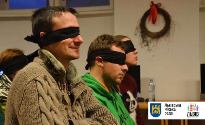 У Львові відбулася прем’єра вистави, яку глядачі сприймали наосліп У Львові відбулася прем’єра вистави, яку глядачі сприймали наосліп