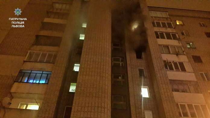 У Львові ледь не згоріла багатодітна родина (Фото) У Львові ледь не згоріла багатодітна родина (Фото)