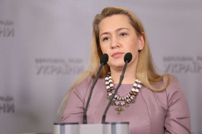 Чоловік незадоволений моєю зарплатнею, – Юринець пояснила, чому голосувала за вищі зарплати нардепам Чоловік незадоволений моєю зарплатнею, – Юринець пояснила, чому голосувала за вищі зарплати нардепам