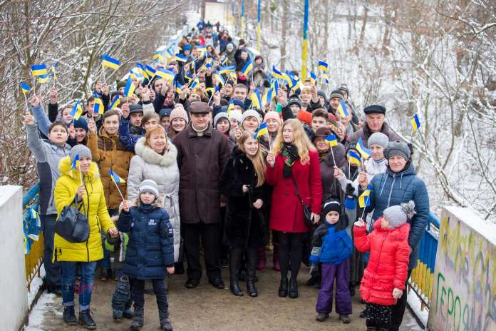 Львів’яни організували «Міст Єдності» на честь Дня Соборності (фото) Львів’яни організували «Міст Єдності» на честь Дня Соборності (фото)