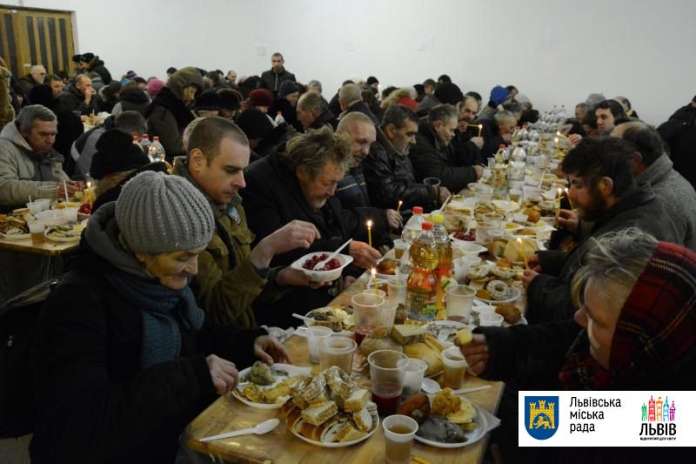Для потребуючих у Львові відбувся Святвечір (фото) Для потребуючих у Львові відбувся Святвечір (фото)