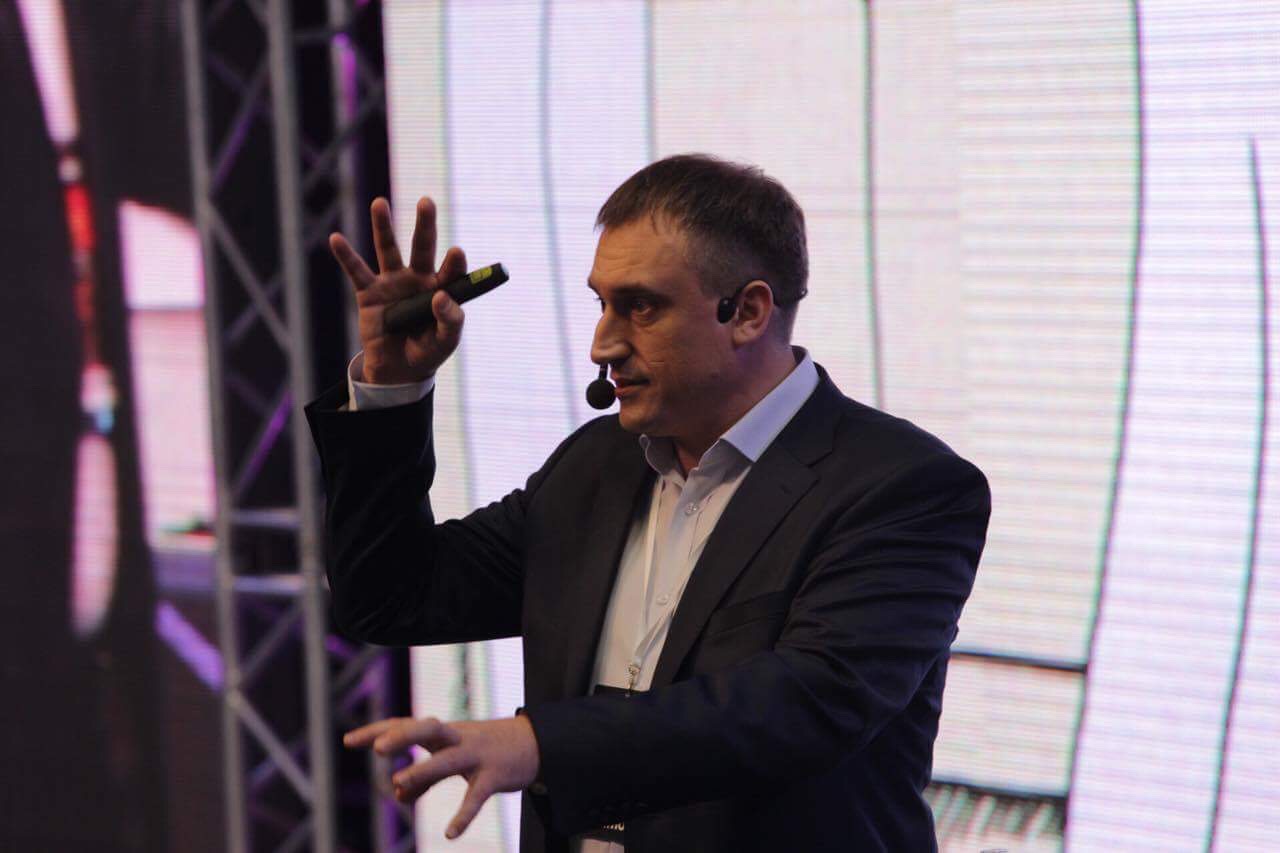 Михайло Сапсан, спікер