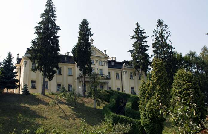 Депутати ЛМР хочуть впорядкувати Митрополичі сади Депутати ЛМР хочуть впорядкувати Митрополичі сади