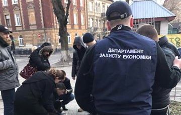 У Львові на хабарі затримали помічника судді та адвоката (фото)